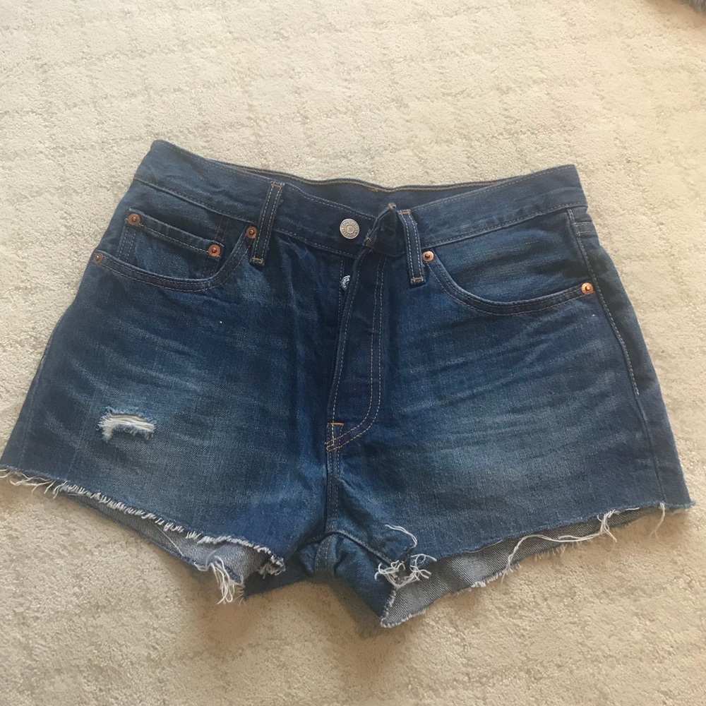 LEVI’S jean shorts